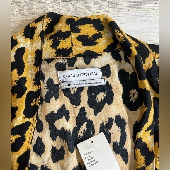 Urban Outfitters-Zoe sis tie xsmall wrap romper yellow leopard NWT - Picture 8 of 9